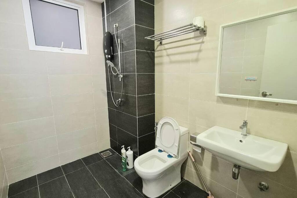 3room Sri Petaling Near Stadium Bukit Jalil *